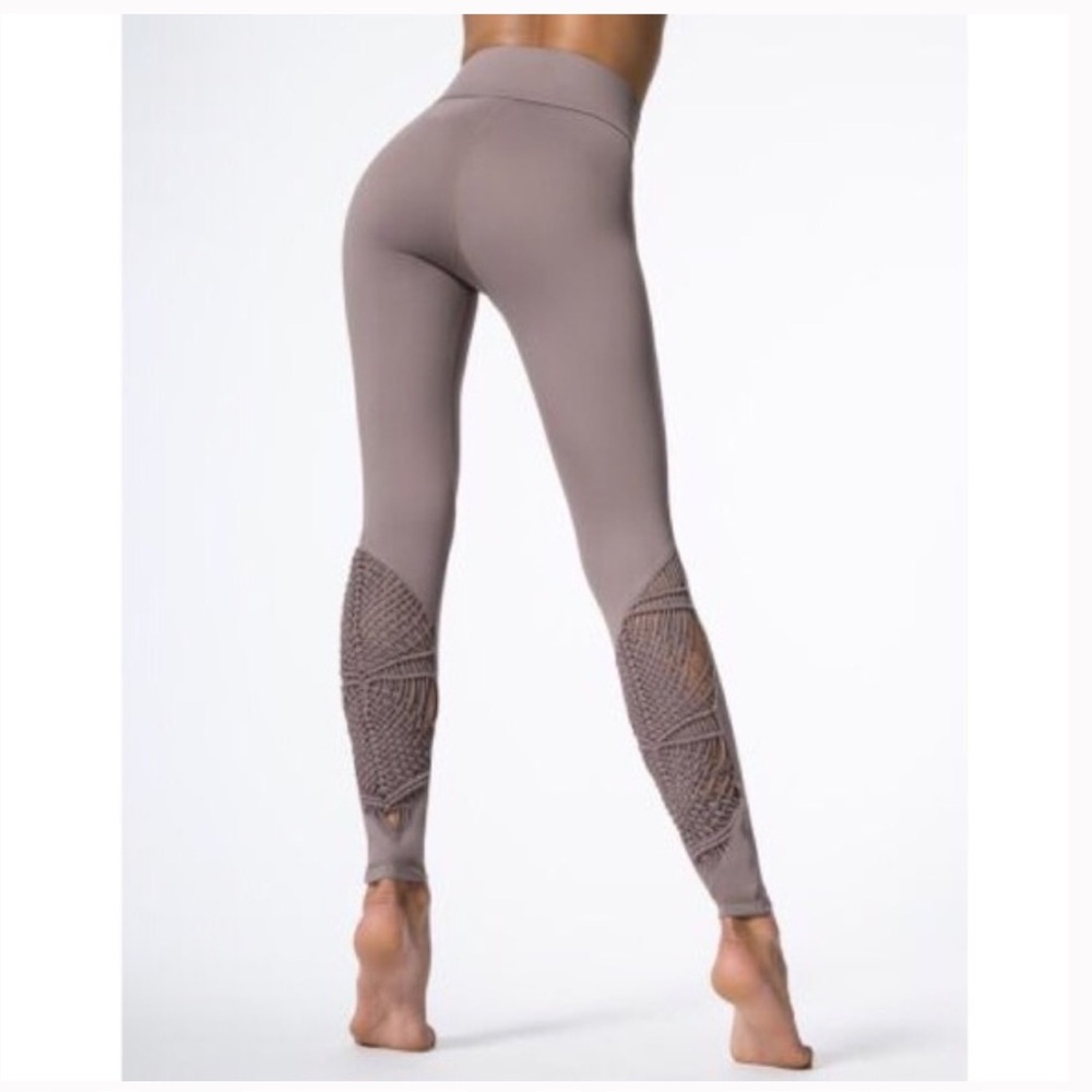 Carbon38 Kuta 7/8 Crochet Leggings in Taupe Size‎ Small
